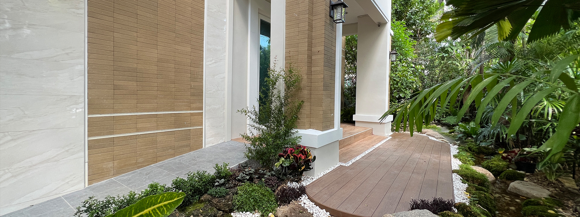 The Palazzo_ระเบียงไม้เทียม